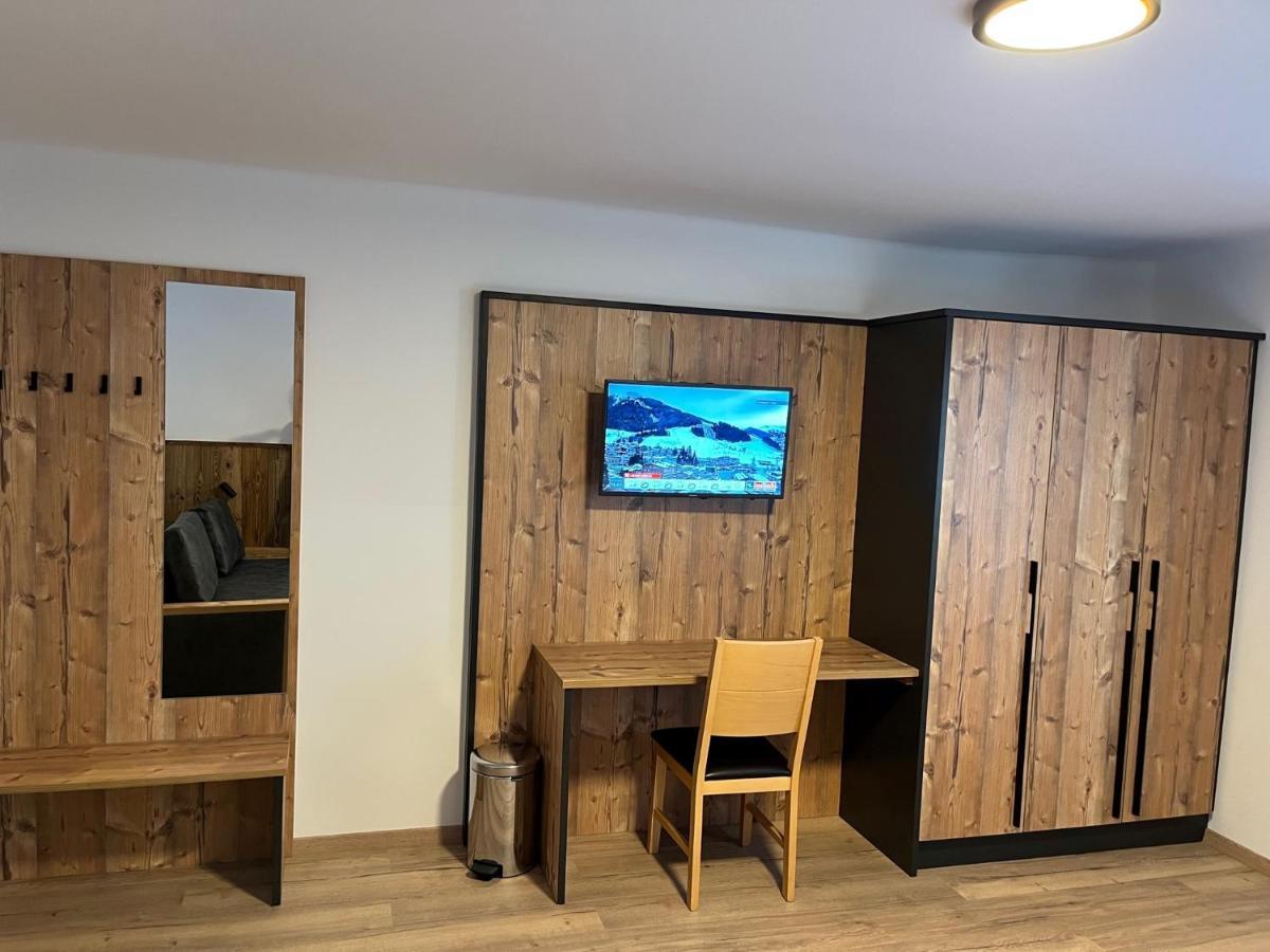Dreibettzimmer mit Balkon